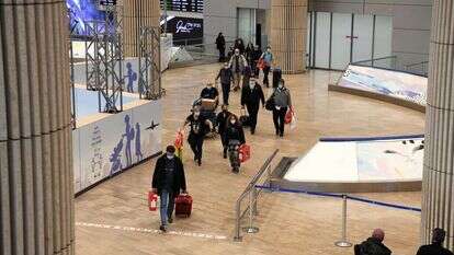 נוסעים נכנסים בנתב"ג. (למצולמים אין קשר לכתבה) | יוסי זליגר