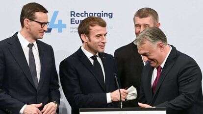 עמנואל מקרון וראש ממשלת הונגריה ויקטור אורבן במעמד החתימה על הסכם אי-תוקפנות בבודפשט. | AFP