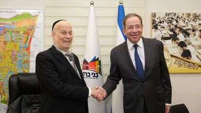 תומאס ריצ'רד ניידס ואברהם רובינשטיין. | שוקי לרר