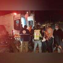 צוותי הרפואה מפנים את הפצועים. | אביה דויטש TPS צוותי הרפואה מפנים את הפצועים. | אביה דויטש TPS