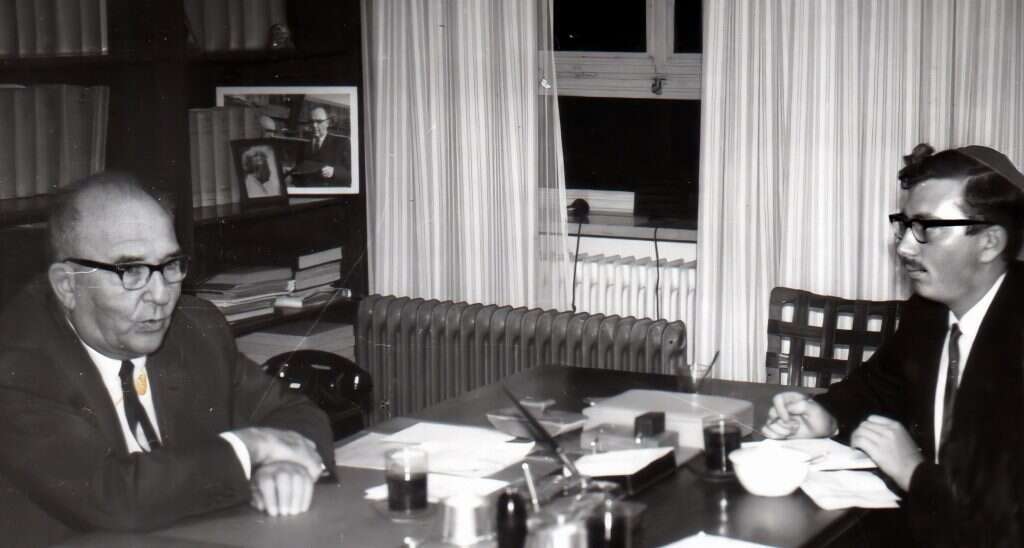 המלחמה שלחה אותו לתחום הביטחוני. עם ראש הממשלה אשכול ערב מלחמת ששת הימים. המלחמה שלחה אותו לתחום הביטחוני. עם ראש הממשלה אשכול ערב מלחמת ששת הימים.