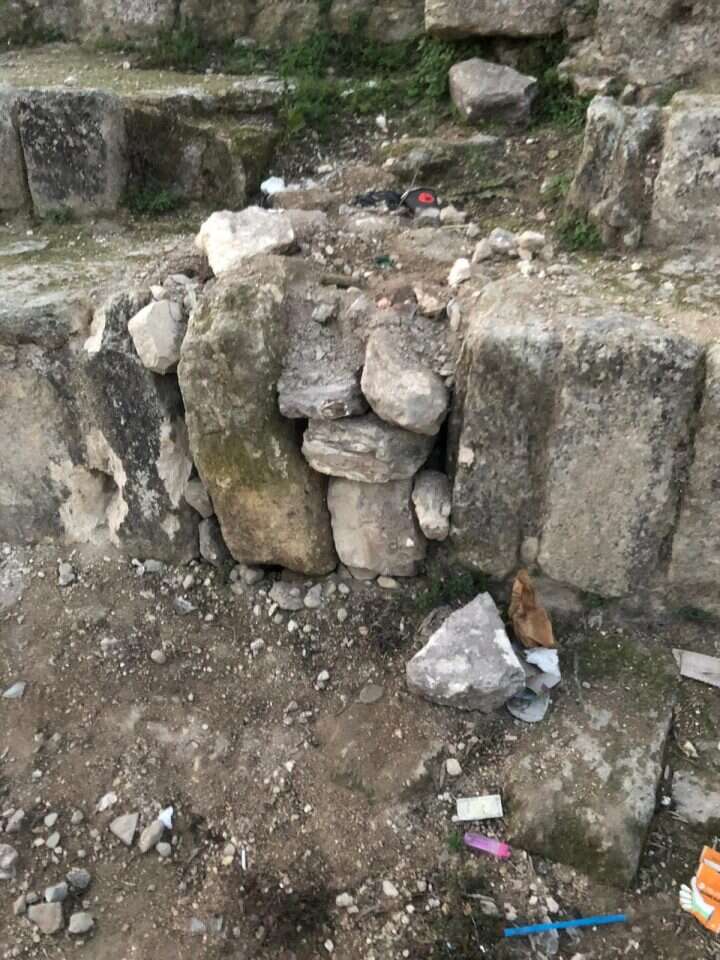 הרס מושב מהתקופה ההלניסטית בתיאטרון סבסטיה , | מסך מתוך עמוד הפייסבוק של משרד התיירות והעתיקות, הרשות הפלסטינית