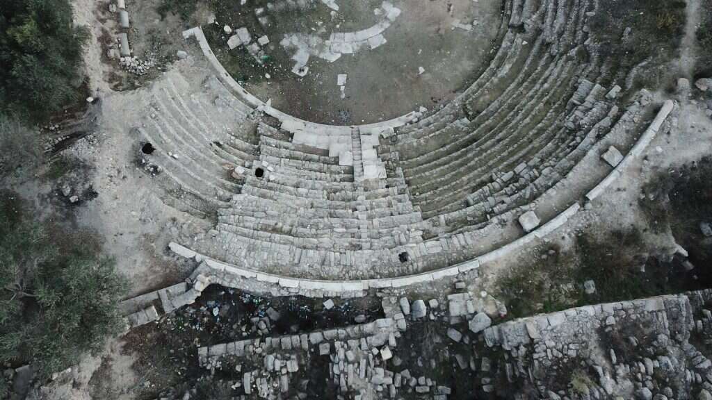 התיאטרון בשומרון הקדומה (סבסטיה). | שומרים על הנצח התיאטרון בשומרון הקדומה (סבסטיה). | שומרים על הנצח