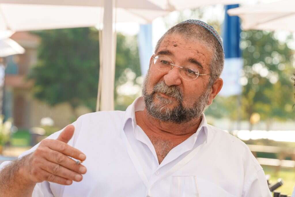 חיים רוקח. | אנצ'ו גוש, ג'יני