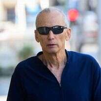 החלון למציאות מכוסה סטיקרים של שוברים שתיקה. בר־לב. | אבשלום ששוני - פלאש 90