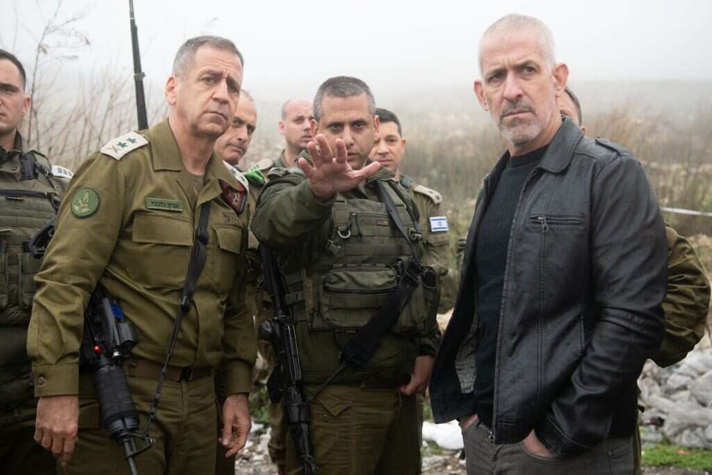 הרמטכ"ל כוכבי במקום הפיגוע. נמשך המצוד אחר המחבלים. | דובר צה"ל הרמטכ"ל כוכבי במקום הפיגוע. נמשך המצוד אחר המחבלים. | דובר צה"ל