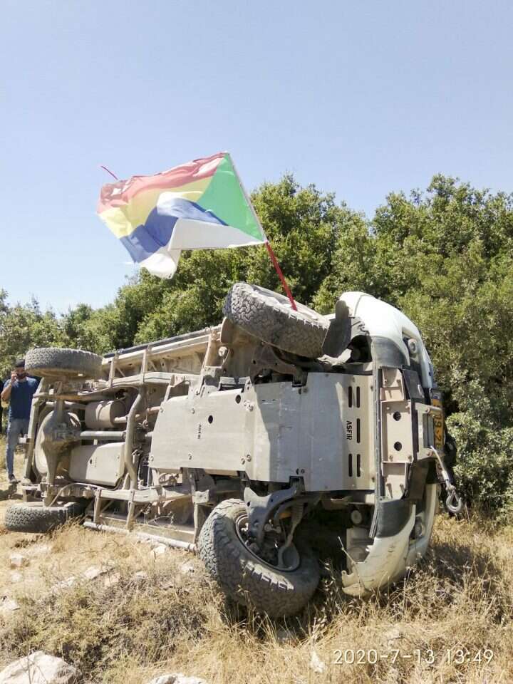"אנחנו מוכנים לבוא גם בלי משטרה". מכונית הפקחים שהותקפה בידי דרוזים בשמורת הר מירון. | רשות הטבע והגנים