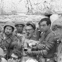 הרב גורן ביום שחרור ירושלים. | מיכה בר עם, במחנה באדיבות ארכיון צה"ל במשרד הביטחון