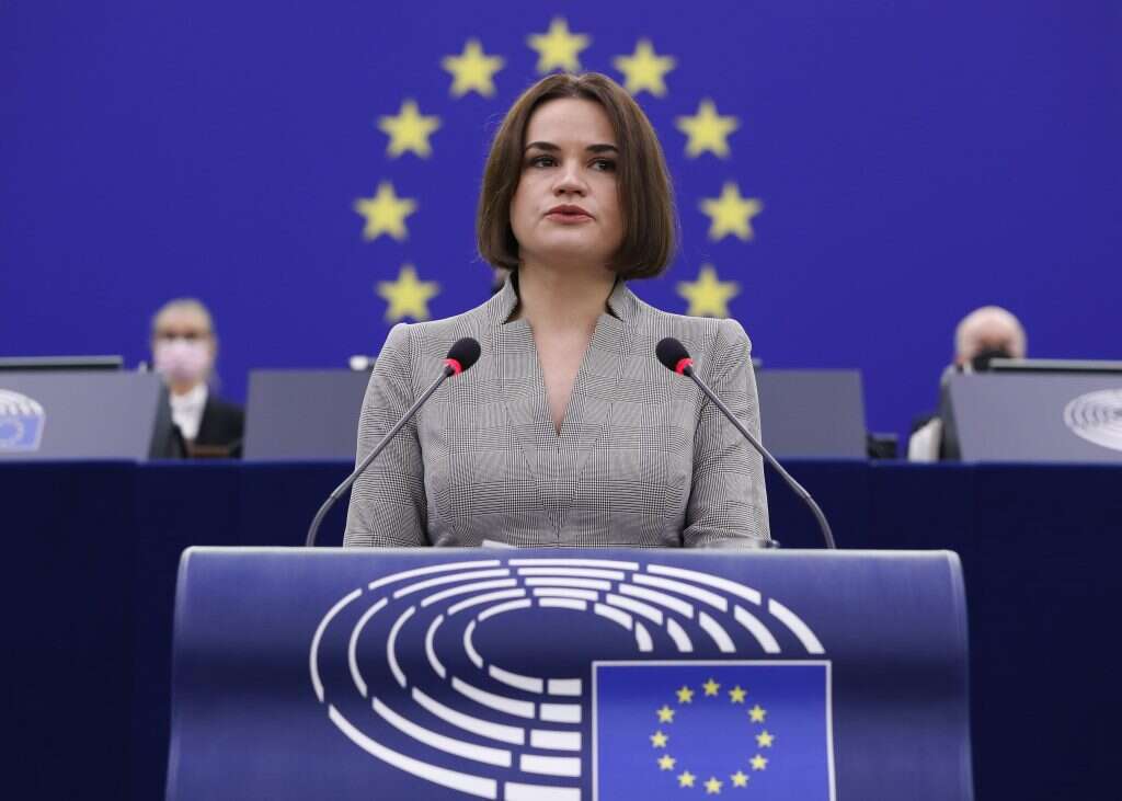 אשת האופוזיציה הבלארוסית סבטלנה טיכאנובסקאיה, לשעבר המועמדת לנשיאות בלארוס, נואמת בפרלמנט האירופי בשטרסבורג. | AFP אשת האופוזיציה הבלארוסית סבטלנה טיכאנובסקאיה, לשעבר המועמדת לנשיאות בלארוס, נואמת בפרלמנט האירופי בשטרסבורג. | AFP