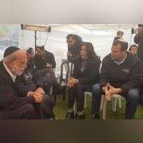 יוסי דגן וח"כ מירי רגב בביקור ניחומים אצל משפחת דימנטמן. | שירה איגל יוסי דגן וח"כ מירי רגב בביקור ניחומים אצל משפחת דימנטמן. | שירה איגל