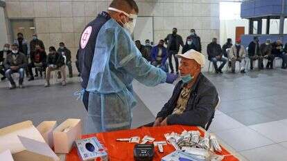 בדיקות קורונה בנתב"ג. | AFP