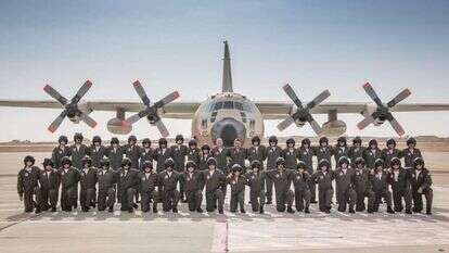 מסיימי קורס טיס 183 בבסיס חצרים. | דו"צ