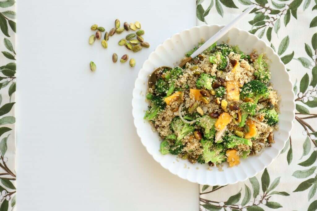 סלט קינואה, ברוקולי ופיסטוקים. | אפרת ליכטנשטט סלט קינואה, ברוקולי ופיסטוקים. | אפרת ליכטנשטט