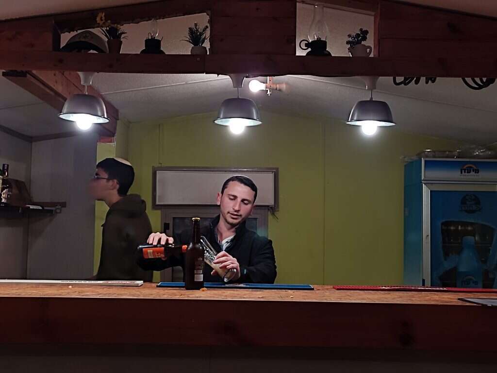 ציונות 2021 . אלרועי אמיתי, המרפסת