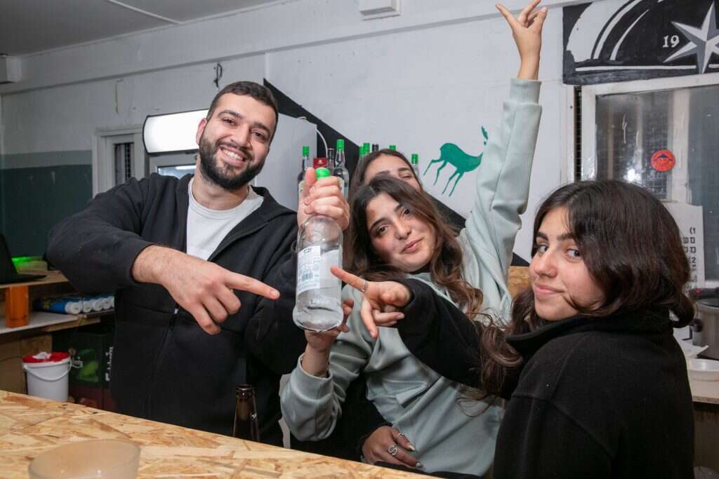 מנהלים את המקום. סטודנטים במכבסה. | יוסי אלוני