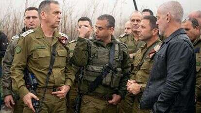 תא"ל בלוט (שני מימין) עם הרמטכ"ל וראש השב"כ, בשבוע שעבר. | דובר צה"ל תא"ל בלוט (שני מימין) עם הרמטכ"ל וראש השב"כ, בשבוע שעבר. | דובר צה"ל