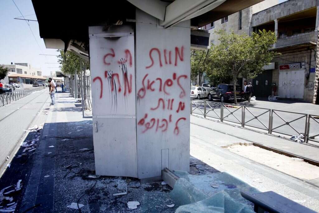 "חוליגנים תמיד יש, השאלה היא איך הציבור מגיב אליהם". תחנת הרכבת הקלה בירושלים שהושחתה בשועפאט. | סליימן חאדר, פלאש 90