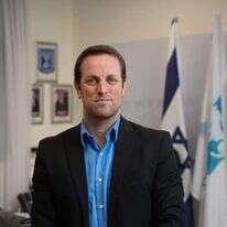 נתנאל איזק. | שריה דיאמנט