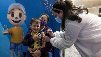 מתחם חיסונים של קופ"ח כללית. | אוליבייה פיטוסי, פלאש 90