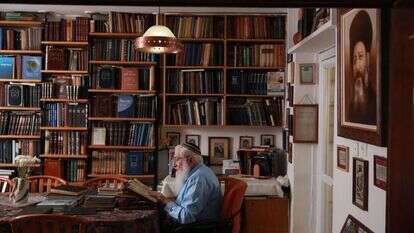 ידע לחלוק לשם לשמיים. הרב ולדמן בביתו. | מרים צחי