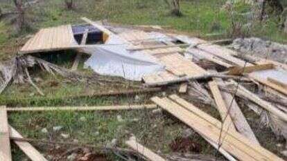 סוכת הרועים שנהרסה בגבעה ליד כפר תפוח