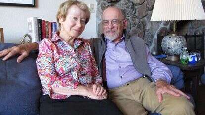 לא הפסיקו לבחור זה בזו מדי יום. ארווין ומרילין יאלום בביתם בפאלו-אלטו, 2014. | AP