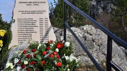 אנדרטה לזכר נופלים במלחמה בסרייבו. | AFP