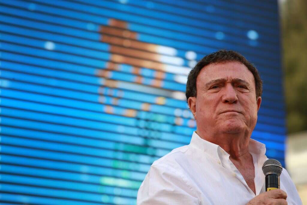 נכנס ברגע האחרון. יהורם גאון. | מרים צחי