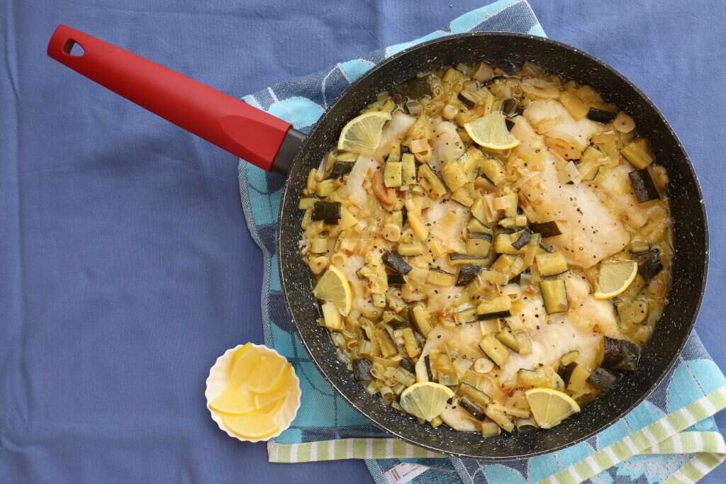 דג ברוטב כרישה, זוקיני ויין לבן. | אפרת ליכטנשטט