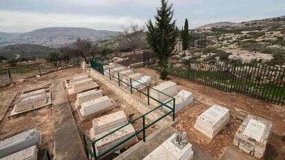 לאן אפשר להתרחב? בית העלמין באלון־מורה, השבוע. | שריה דיאמנט