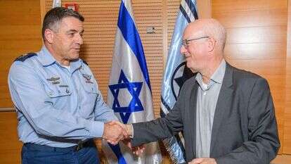 מפקד חיל האוויר עמיקם נורקין בטקס חנוכת המרכז לחקר מדיניות ואסטרטגית אוויר בחלל. | ישראל הדרי