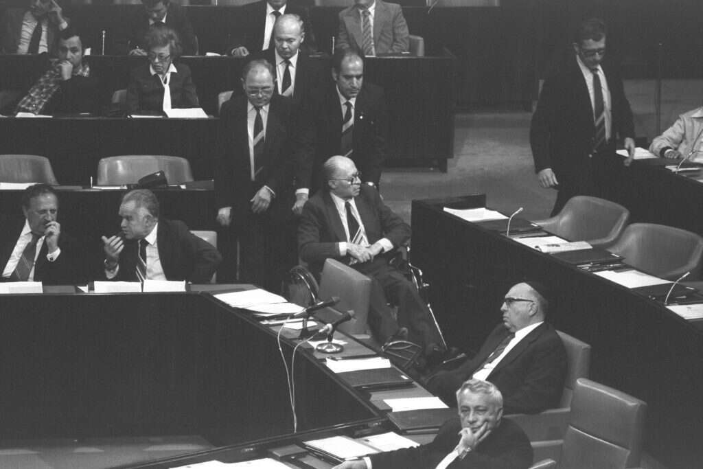 בגין בכיסא הגלגלים בכנסת, לפני 40 שנה. | חנניה הרמן, לע"מ בגין בכיסא הגלגלים בכנסת, לפני 40 שנה. | חנניה הרמן, לע"מ