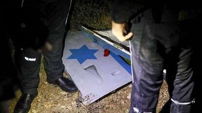 שרידים ממסוק העטלף שהתרסק בים. | אלון נדב פלאש 90