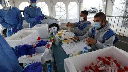 עמדת היבדק וסע לקורונה במודיעין. | AFP