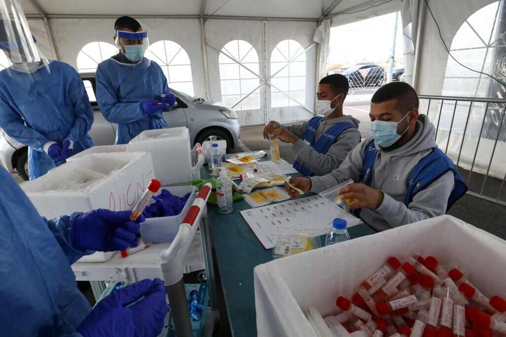 עמדת היבדק וסע לקורונה במודיעין. | AFP