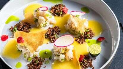 בלתי אפשרי להשיג שולחן בלי להזמין שבועות מראש. ספרה. | שרית גופן