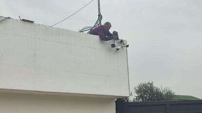 עבריינים מסירים מצלמות בלוד. ללא קרדיט