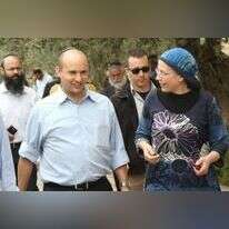 אורית סטרוק ונפתלי בנט בסיור בחברון בשנת 2014.