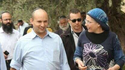 אורית סטרוק ונפתלי בנט בסיור בחברון בשנת 2014.