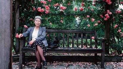 תחושה של שותפות לדבר עבירה עם כל יהודי. נטליה גינזבורג, טורינו, 1990. | גטי אימג'ס תחושה של שותפות לדבר עבירה עם כל יהודי. נטליה גינזבורג, טורינו, 1990. | גטי אימג'ס