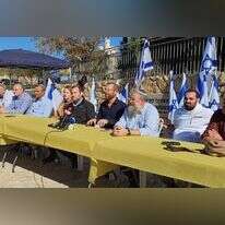 ראשי המועצות במאהל המחאה לחומש בירושלים. ללא קרדיט