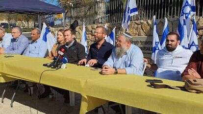 ראשי המועצות במאהל המחאה לחומש בירושלים. ללא קרדיט