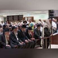 טקס פתיחה של ישיבת הר המור בשכונת הר חומה שב ירושלים. יושבים מימין: הרב טאו , הרב דוד לאו , הרב עמיאל שטרנברג , הרב מרדכי שטרנברג. | : יונתן זינדל/פלאש90 טקס פתיחה של ישיבת הר המור בשכונת הר חומה שב ירושלים. יושבים מימין: הרב טאו , הרב דוד לאו , הרב עמיאל שטרנברג , הרב מרדכי שטרנברג. | : יונתן זינדל/פלאש90