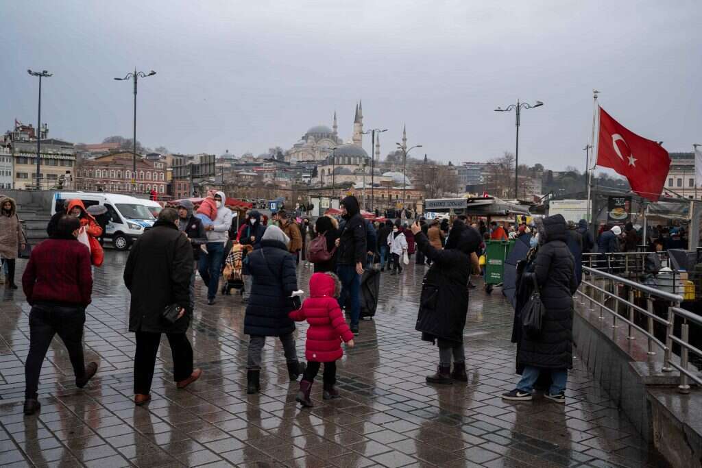 במשך חודשים, היציאה מהבית הייתה מותרת רק פעם בשבוע. איסטנבול בשבוע שעבר. | גטי אימג'ס
