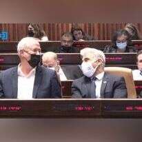 לפיד וגנץ בכנסת, בערב של התרסקות המסוק. | מסך: ערוץ הכנסת לפיד וגנץ בכנסת, בערב של התרסקות המסוק. | מסך: ערוץ הכנסת