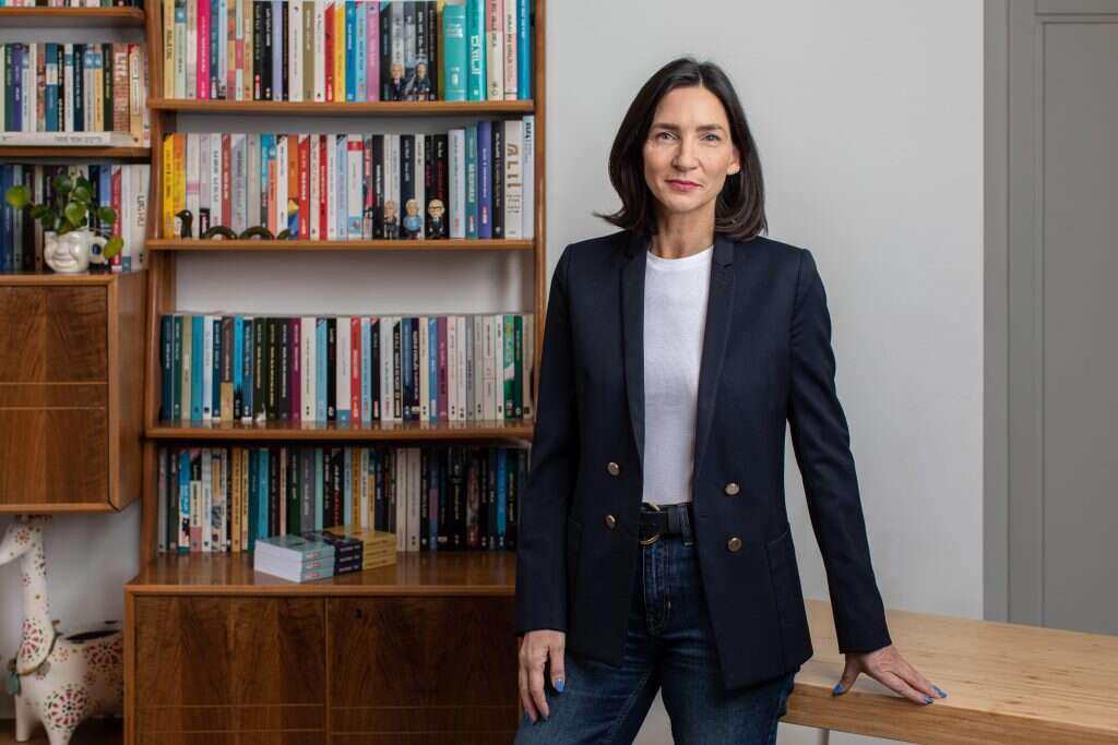 ההיסטוריה הלאומית שלי נכתבה בעפרה ובבית־אל. ברונשטיין בביתה בתל־אביב. | אבישג שאר־ישוב