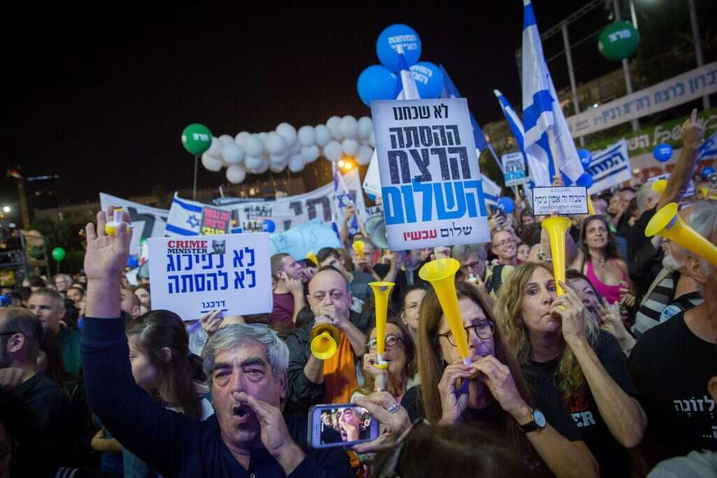 מרים אלסטר, פלאש 90