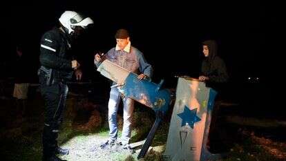 איסוף שברי המסוק. | רוני עופר, פלאש 90 איסוף שברי המסוק. | רוני עופר, פלאש 90