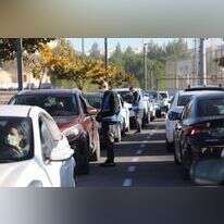 תור לעמדת בדיקות קורונה בישראל. | EPA תור לעמדת בדיקות קורונה בישראל. | EPA