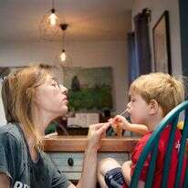 שיטת השירות העצמי אילוסטרציה. | חן לפידות, פלאש 90